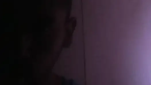 Dişlerimi fırçalıyorum