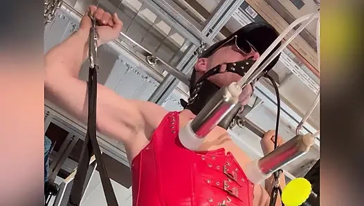 Göt makinesi döl sağıyor büyük yarak büyük pompalanmış meme uçları domuz sürtük fahişe meme ucu ibne