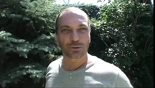 Gözlüklü ateşli büyük memeli sarışın çift sikiliyor