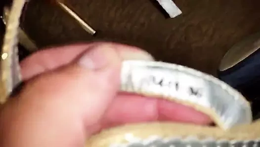 blaue Heels gefickt und besamt