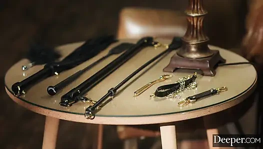 Vixenplus itaatkar Emma bağlanıyor ve götten sikiliyor