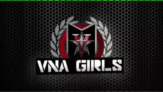 Kırmızı dudaklar ve pembe ayak parmakları! pisi quinn ayak işi kraliçesidir!