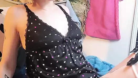 Kendi kendine bakım, makyajını yaptıktan sonra mastürbasyon yapmayı içerir.