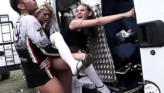 Motokros'ta bir gün iyi bir sikişe dönüşüyor