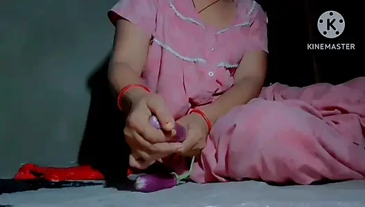 Hindistan'dan gelen 19 yaşındaki kız bir. Bir erkekten hoşlanmak istiyor ama yanında bir erkeği yok.