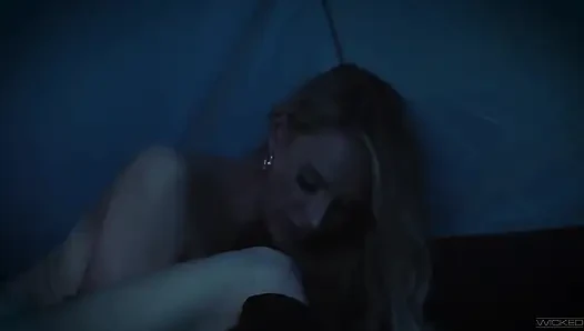 Wicked - güzel Emma Hix amını yalamak için kızıl saçlıyı takip ediyor