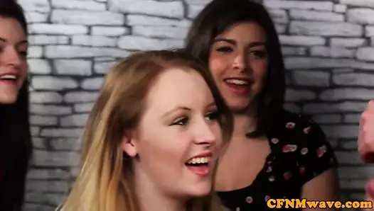 Cockhungry cfnm babes mastürbasyon kapalı striptizci