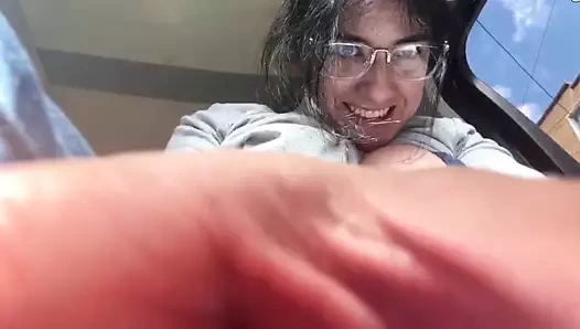 Araba göğüsler ve kedi flaş