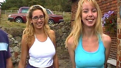 İngiliz genç lezbiyenler roadtrip için kent