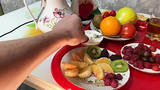 Üvey anne ve üvey oğlunun yemek fetişi