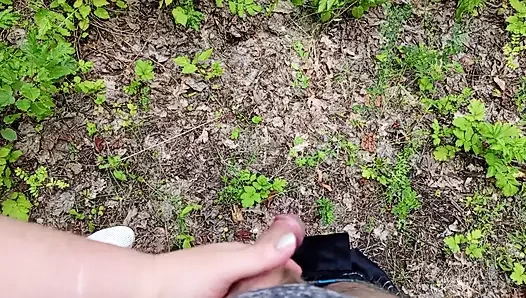 Kayınvalide parkta sikimi emiyor ve ateşli döl yutuyor