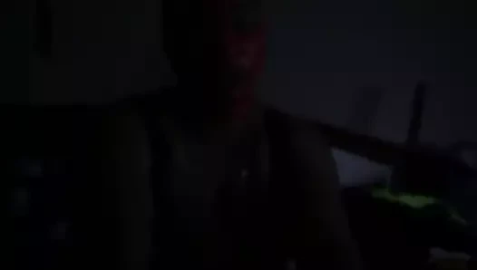 Kırmızı maske bbw handjob