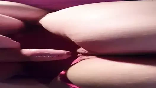 Doggy pozisyonunda karısının damlayan ıslak kedi ile oynamak