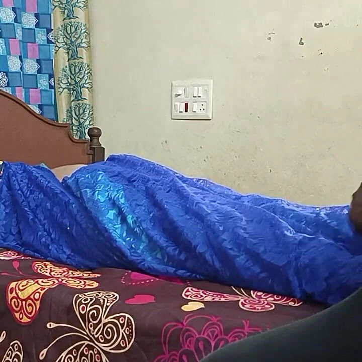 Üvey anne ve üvey oğlu çok ileri giden bacak masajı