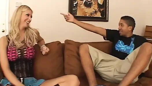 Nefes kesen sarışın büyük siyah yarağa biniyor