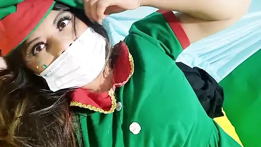 Elf kadın xhanster porno takipçilerini baştan çıkarıyor ve pembe vajinasını gösteriyor