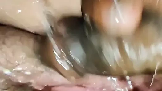 Azgın af ve fırtına fışkırtıyor