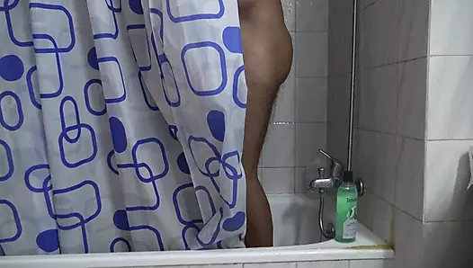 Üvey oğlum 1 dakika içinde kıllı amcığımın içine boşalıyor