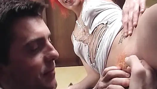 Yaramaz Fransız sürtük sıkı götünü siktiriyor