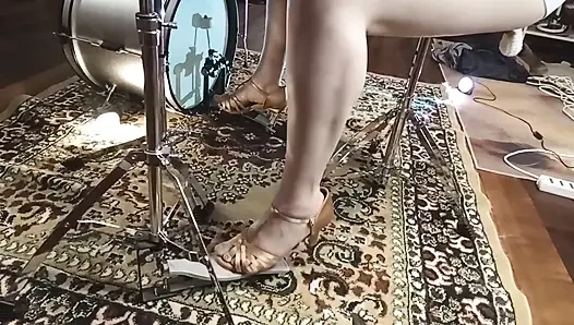 Pedal pompalama davul seti alıştırması