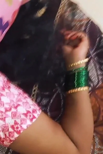 Bölüm 2- desi seksi evli kadın yüksek sesle inleyerek sert sikişiyor. Kahretsin, yarağına boşalacağım