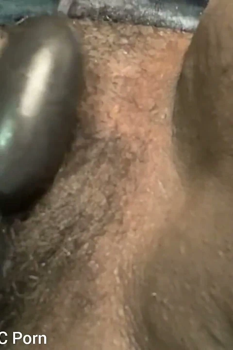 Yakın çekim güçlü yumurta vibratörüyle amımı uyarıyor