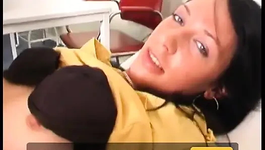 Doktorda keskin ve zayıf kız