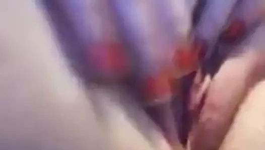 Kirli İngiliz zencefil cüruf parmakları ona oyuncak kedi