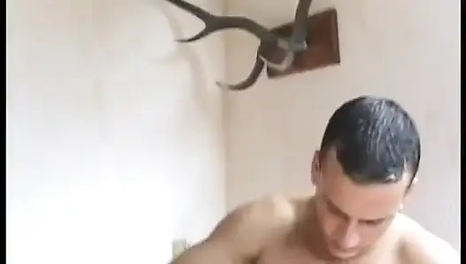 Tunde Dorgen iki büyük büyük yarakla sert sikiliyor!