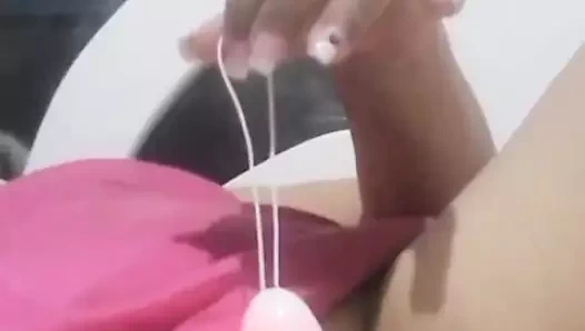 Kocam artık beni sikmiyor, bu yüzden beni dört gözle bekleyen sevgilime videolar gönderiyorum