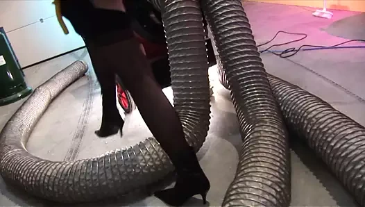 Beyaz tenli sürtük ofiste çılgınca vakit geçirmenin tadını çıkarıyor