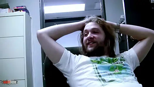 Summer Bailey iş için sakso çekiyor