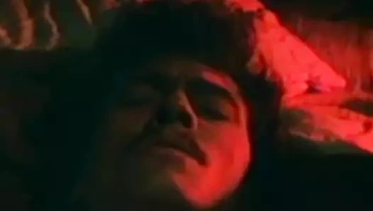 Sarışın porno efsanesi aşağı iniyor