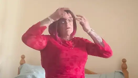 Kızıl saçlı yatakta boşalıyor