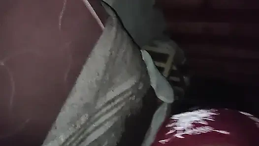 Büyük üvey kız kardeşim, südümü aletimden çıkarmak için susuzluğumu gidermek için bana poposunu ödünç verdi