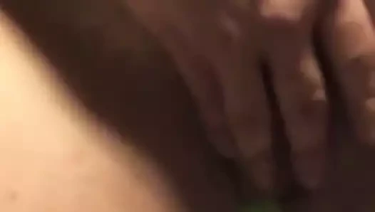 Ma soumise se caresse et pisse