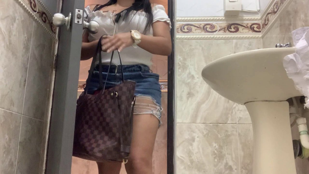 umumi tuvalette kısa etek(seksi latina)