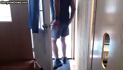 Seks deliği ev yapımı dilf oral seksten sonra ağzını dölle dolduruyor