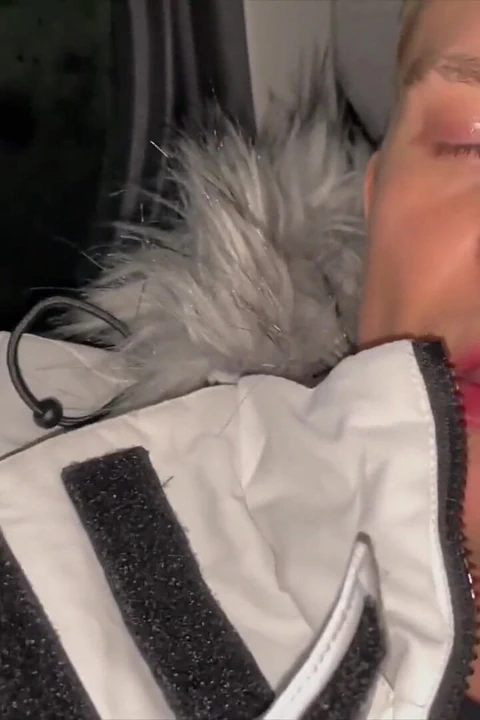 Jerks off Discreetly in the Back of a Taxi