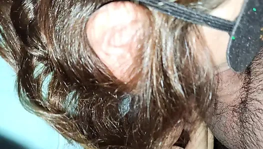 Sikimi emdiriyorum ve ateşli kalın dölümü maskeli bir yabancı yutuyor