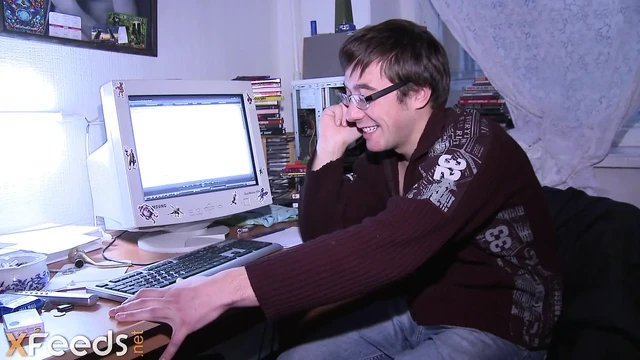 Güzel kız yurtta analiz ediliyor