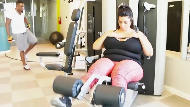 Dolgun Sofia Rose büyük siyah yarakla sikiliyor
