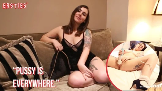 Ersties - amatör dövme bebek kendini bir oyuncakla alır