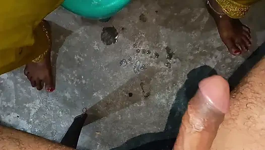Ağzına boşalma Hintli yenge büyük siyah yarağı emiyor yüzünü sikiyor oral seks sakso videosu