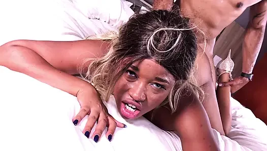 Porno yıldızı Nina Rivera amını büyük siyah bir yarakla perişan ediyor