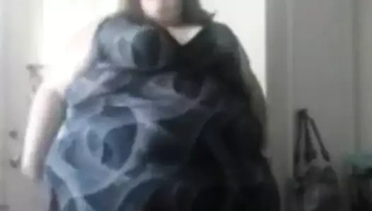 Ssbbw çok büyük büyük göbek dansı