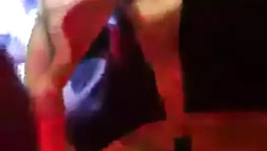 kulüpte külot olmadan twerking