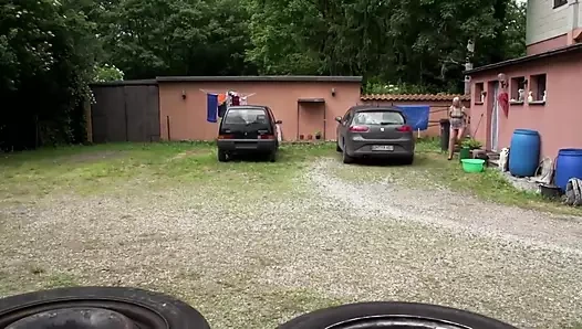 Alman çift açık havada vahşi sikişiyor