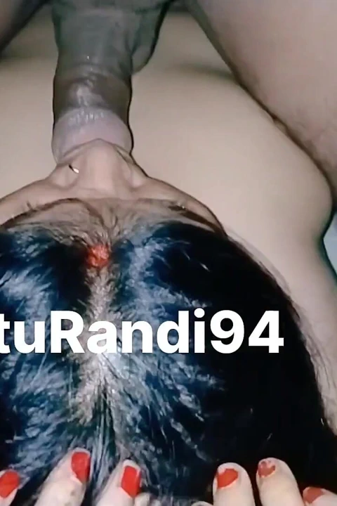 Domaltmalı üvey anne üvey oğlu arkadaşı tarafından sikiliyor Hintçe ses