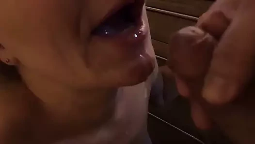 Sperm – azgın milf suyu alır